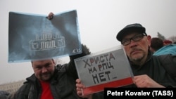 Митинг противников передачи Исаакиевского собора РПЦ в Петербурге, архивное фото