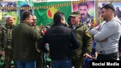 Türkiyə mətbuatı YPG qol nişanları taxan Rusiya hərbçilərindən yazır