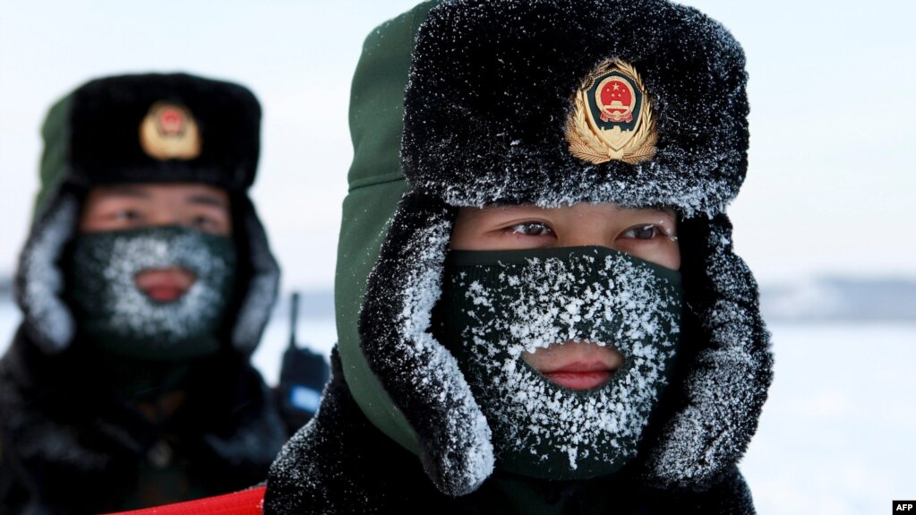 Китайские пограничники на границе с Россией. Иллюстрационное фото