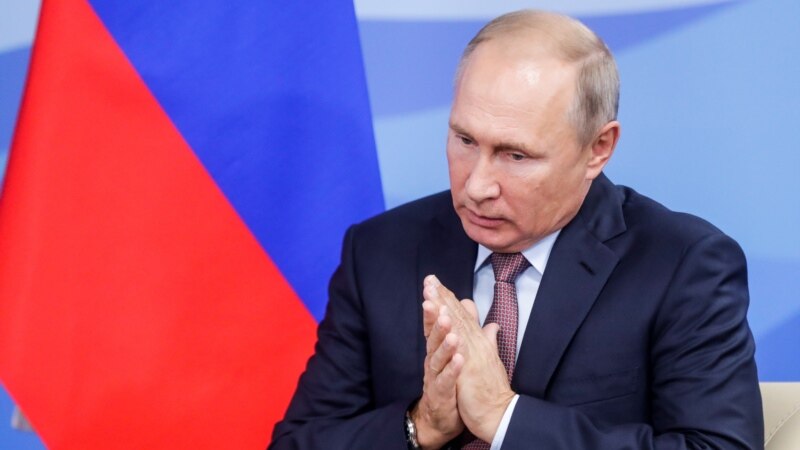 Опрос: рейтинг Путина впервые за пять лет упал ниже 50%