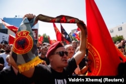 Njëra nga protestat në Prishtinë kundër dënimit të ish-krerëve të UÇK-së.