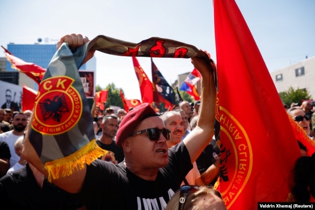 Njëra nga protestat në Prishtinë kundër dënimit të ish-krerëve të UÇK-së.
