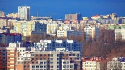 Vedere asupra unor blocuri rezidențiale din Chișinău. Potrivit datelor oficiale, doar 3% din locuințele din R. Moldova sunt asigurate.