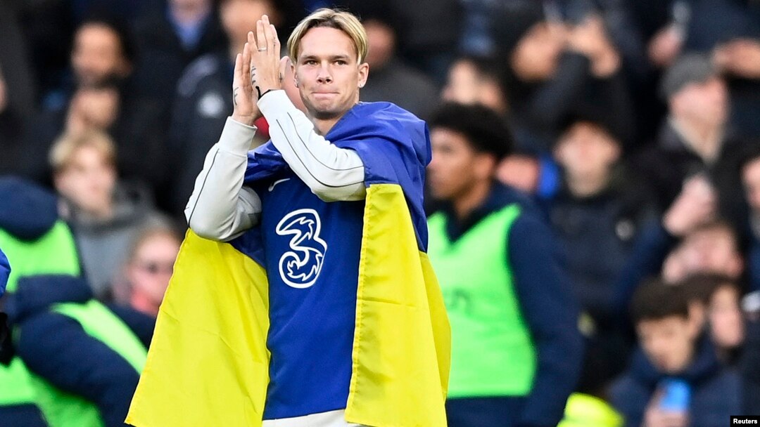 Mykhailo Mudryk applauded fans at halftime while wearing a Ukrainian flag during Chelsea's match against Crystal Palace on January 15.