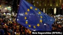 ბავშვების "გარყვნისა და გადაგვარებისთვის" შემუშავებულ ევროპულ გეგმაზე, საჯარო წყაროების მიხედვით, ძირითადად ევროსკეპტიკოსები, ანტიდასავლელები, პროკრემლისტები ლაპარაკობენ.