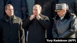 Դմիտրի Մեդվեդև, Վլադիմիր Պուտին, Սերգեյ Շոյգու