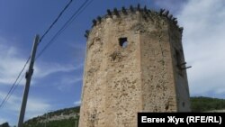 Время не щадит старую башню