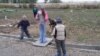Дети играют на территории центра реабилитации наркоманов и алкоголиков в поселке Сарытобе Карагандинской области. Иллюстративное фото. 