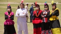 د شندور مېلې ګډونوال وايي دا رنګینۍ په ستړتیا ارزي 