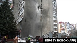 Місце влучання у житловий будинок Харкова. 26 лютого 2026 року