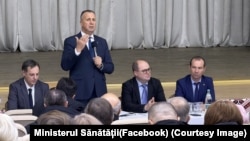 Ministrul Sănătății, Emil Ceban (la microfon), la o întâlnire cu medici din raioanele Edineț, Ocnița, Briceni, Dondușeni și Râșcani