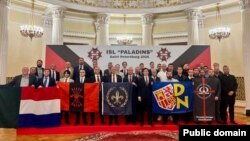 Delegati na osnivačkoj konferenciji "međunarodne lige antiglobalista" Paladini u Sankt Peterburgu, u Rusiji.