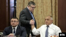 Младен Маринов, Цацаров и Борисов по време на едно от многобройните им публични участия