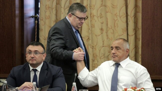 Младен Маринов, Цацаров и Борисов по време на едно от многобройните им публични участия