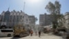 جست‌وجوی آوار به‌جامانده از ساختمان کنسولگری ایران در دمشق