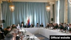 Armenian President Serzh Sarkisian (at head of table) with diaspora Armenians in Paris on October 2.
