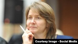 Interviul dimineții la EL: cu Nadine Gogu