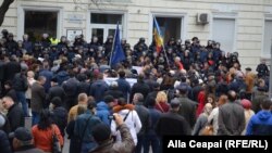 Protestele continuă la Chișinău împotriva scumpirii tarifelor la electricitate