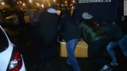 В России жители Теплого Стана возводят баррикады (видео)