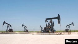 Նավթահորեր Սիրիայում, արխիվ