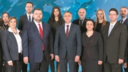 Единствената поява на Пеевски е на плаката с кандидатите на ДПС. Не е известно кога е направена снимката.