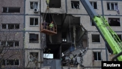 Un bloc de locuit lovit în plin de o dronă rusească, pe 8 noiembrie 2025