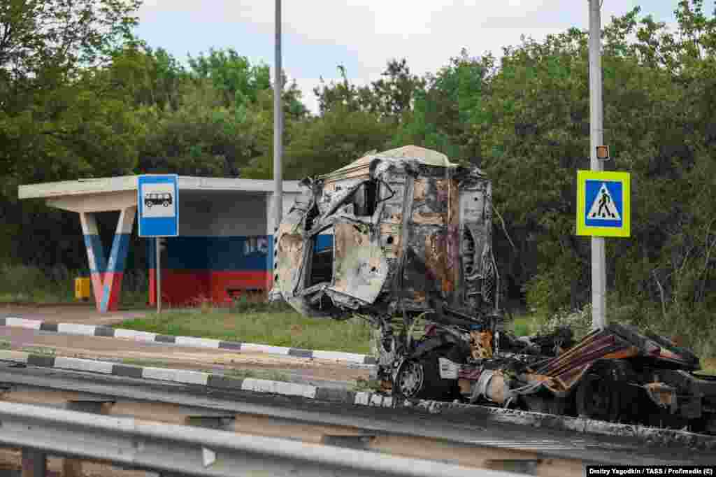 A destroyed truck along the highway through Russian-held Donetsk on June 19.In recent weeks Ukraine has focused on what it calls a "middle strike" campaign that targets Russian logistics up to 200 kilometers from the front lines.