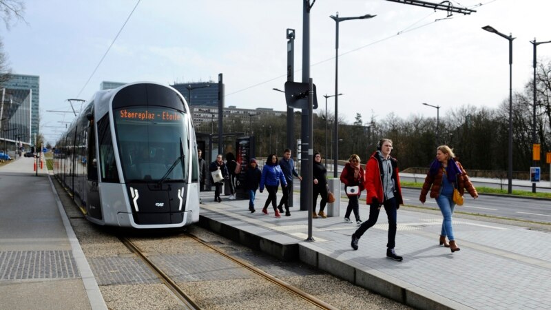 Luxemburg a devenit sâmbătă prima țară din lume cu transport public gratuit