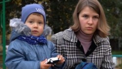 Relatives Of Belarusian Political Prisoners Await Their Release