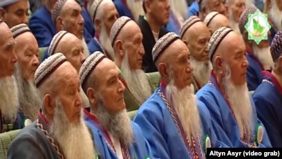 Смотреть порно онлайн: Тәжірибелі жас ару басқа тәжірибесіз әйелге секс үйретеді.