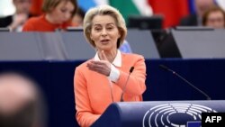 Președinta Comisiei, Ursula von der Leyen, s-a adresat marți Parlamentului European reunit la Strasbourg pentru a anunța că va cere liderilor statelor membre să aprobe începerea negocierilor de aderare cu Bosnia, aducând țara balcanică la nivel cu Moldova și Ucraina.