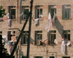 Заложники просят российских военных прекратить штурм больницы. 17 июня 1995 год