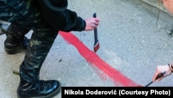 Studenti su iscrtali crvenu liniju ispred Filozofskog fakulteta u Nišu koja se "ne može preći"  9. aprila 2026. 