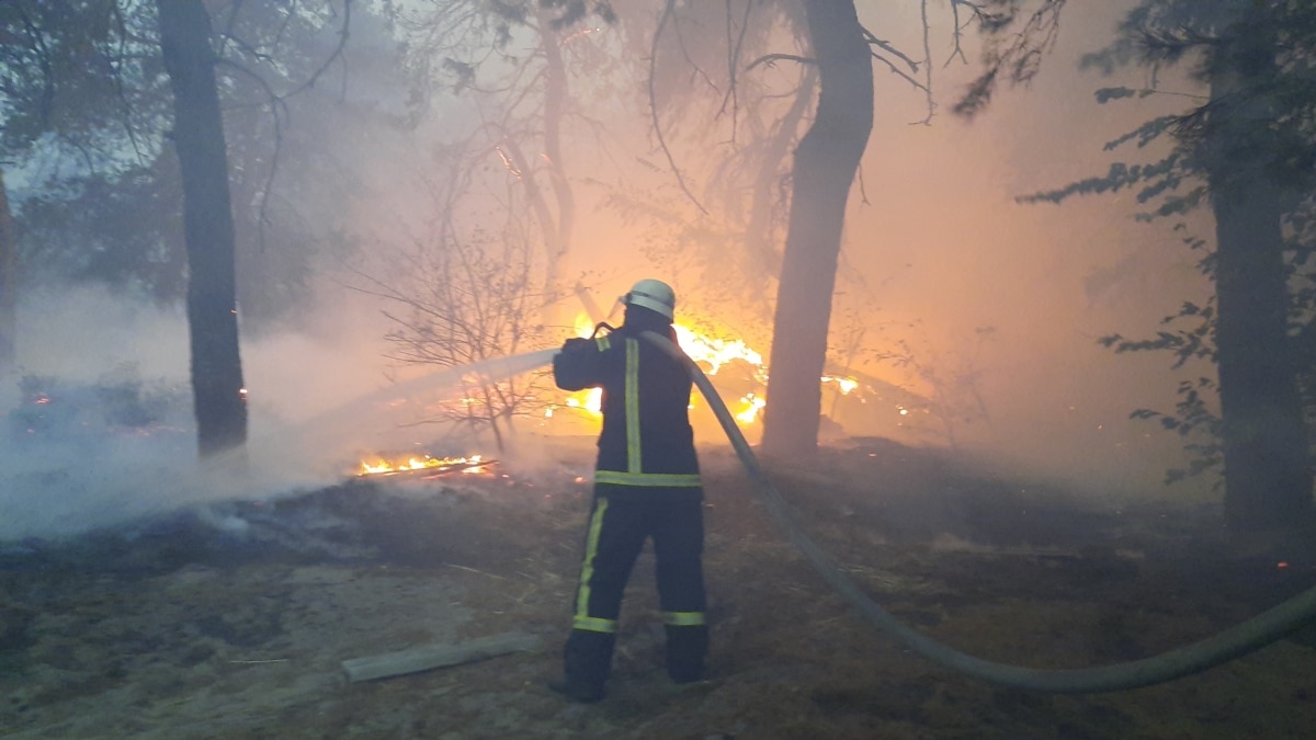 Рятувальники зафіксували понад 30 відкритих пожеж протягом останніх днів – ДСНС