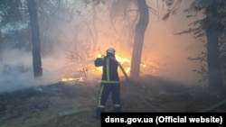 1 жовтня в прикордонній службі повідомили, що єдиний у Луганській області пункт пропуску з тимчасово окупованою територією, КПВВ «Станиця Луганська», припинив роботу через пов’язані з пожежами небезпеки