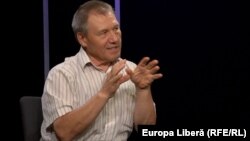 Nicolae Negru în studioul Europei Libere la Chișinău