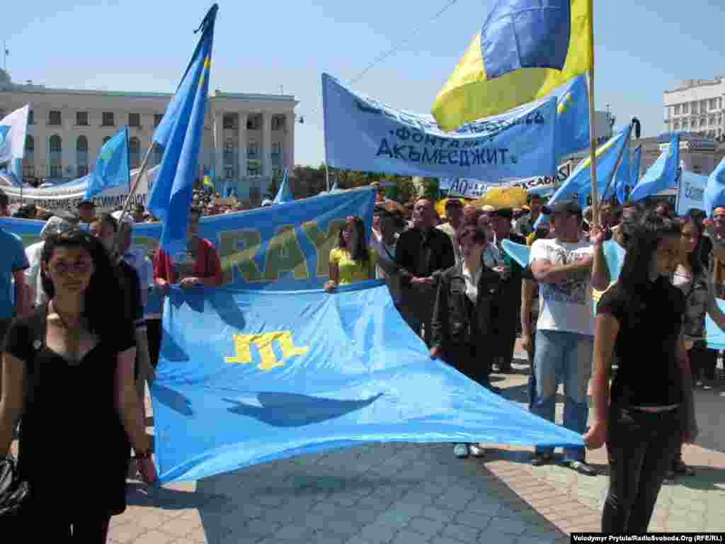 Повернення кримських татар на півострів почалося наприкінці 1980-х років. Зараз вони становлять 13% населення Криму.
