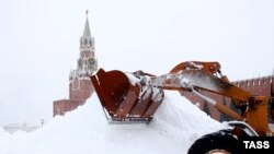 Čišćenje snijega u centru Moskve (13. februar)