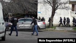 სპეცოპერაციის რაიონი თბილისში, ბერი გაბრიელ სალოსის გამზირზე. 2017 წლის 22 ნოემბერი