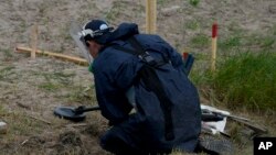 Minele antipersonal sunt intens folosite de forțele rusești și reprezintă un instrument defensiv important pentru armata ucraineană, spune președintele ucrainean Volodimir Zelenski. Imagine cu caracter ilustrativ.