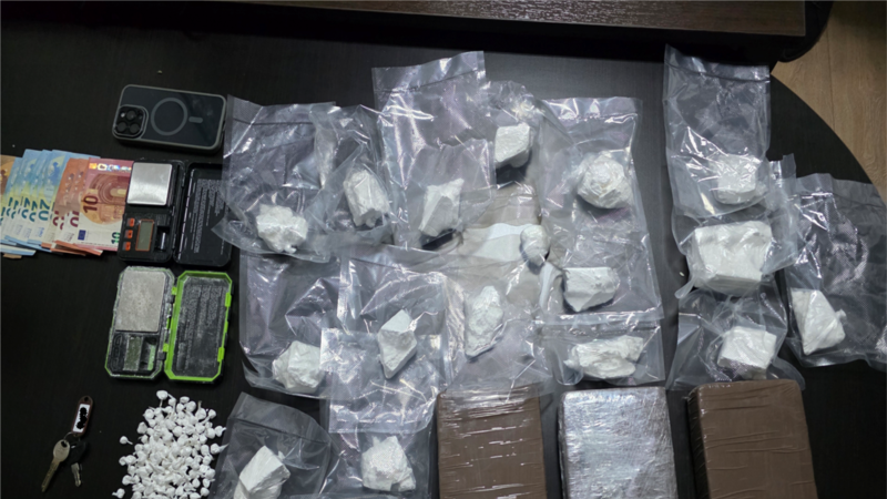 Kosovska policija v Prizrenu zasegla kokain v vrednosti 300.000 evrov, aretiran en osumljenec