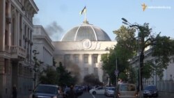 Активісти «фінансового майдану» підпалили шини біля Верховної Ради