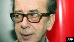 Ismail Kadare în 2004