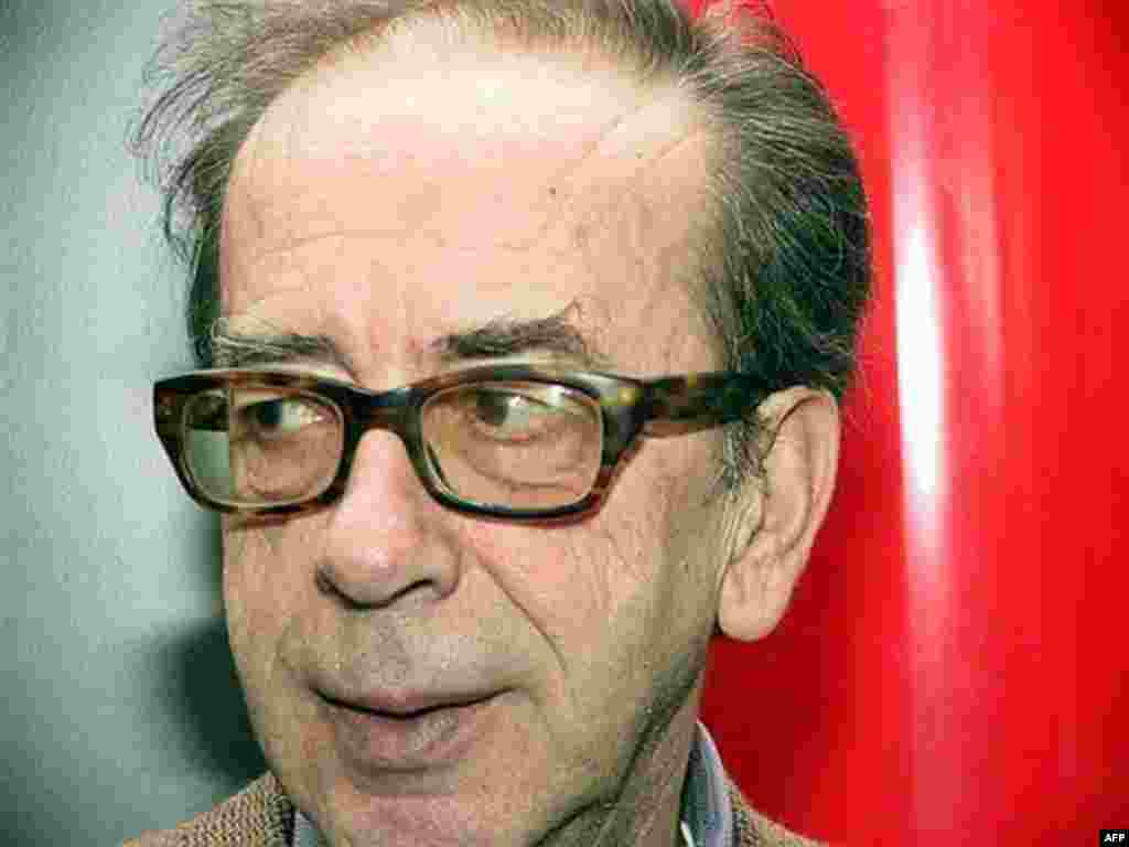 24 qershor '09 - Shkrimtari i njohur shqiptar, Ismail Kadare, është shpallur fitues i çmimit spanjoll për letërsi “Princi i Asturias”, me të cilin shpërblehet puna e tij dhe angazhimet në fushën sociale. Duke e cilësuar Kadarenë si një nga autorët më të mëdhenj të letërsisë botërore, organizatorët e këtij çmimi thanë se ai "përfaqëson kulmin e letërsisë shqipe dhe, pa harruar rrënjët e tij, ka kaluar kufijtë dhe është bërë zëri universal kundër totalitarizmit."  