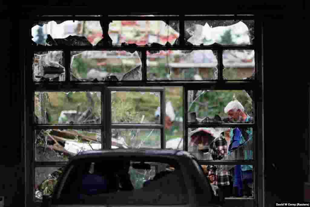 Mikulcice, 2021. június 25. A vihar ablakokat tört be, és komoly károkat okozott az épületekben.