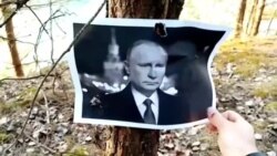 У Білорусі демонстративно спалили портрети президента РФ Володимира Путіна
