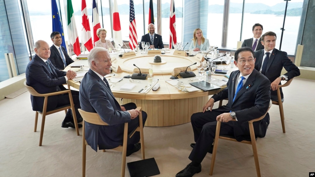 Liderii G7 și ai Uniunii Europene au cerut vineri, de la reuniunea G7 din Hiroshima, retragerea imediată a Rusiei din Ucraina. Ei au anunțat noi sancțiuni împotriva Moscovei și au promis sprijin Ucrainei „pentru oricât timp va fi nevoie”.