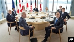Liderii G7 și ai Uniunii Europene au cerut vineri, de la reuniunea G7 din Hiroshima, retragerea imediată a Rusiei din Ucraina. Ei au anunțat noi sancțiuni împotriva Moscovei și au promis sprijin Ucrainei „pentru oricât timp va fi nevoie”.
