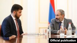 Armenia -- Prime Minister Nikol Pashinian (R) introduces Davit Sanasarian, the newly appointed head of the State Oversight Service (SOS), to SOS staff, Yerevan, May 29, 2018.