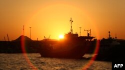 حادثه حمله به چند کشتی تجاری در میان افزایش تنش‌ها میان ایران و آمریکا اتفاق می‌افتد.